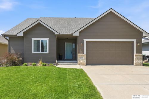 19106 Ohio St, Elkhorn, NE, 68022-7018 | Card Image