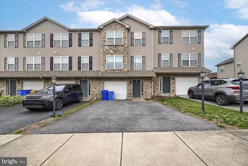 825 Rachel Dr, West York, PA, 17404-8634 | Card Image