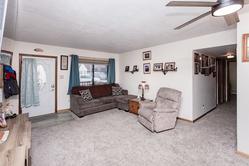 1007 69th St, Windsor Heights, IA, 50324-1557 | Card Image