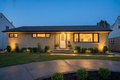 5440 N Navajo Ave, GLENDALE, WI, 53217-5037 | Card Image