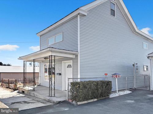 142 S Middle St, FRACKVILLE, PA, 17931-1821 | Card Image