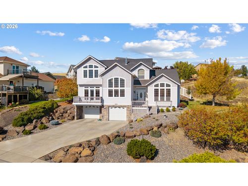 2221 Nw Ingram Ln, Pendleton, OR, 97801 | Card Image