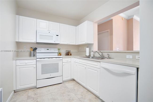 APT-1707 - 520 Se 5 Th Ave, Condo with 1 bedrooms, 1 bathrooms and null parking in Fort Lauderdale FL | Image 12