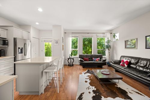 15175 61 Ave, Surrey, BC, V3S5J7 | Card Image