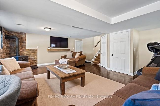 7067 Dirdene St, House other with 3 bedrooms, 2 bathrooms and 2 parking in Niagara Falls ON | Image 19