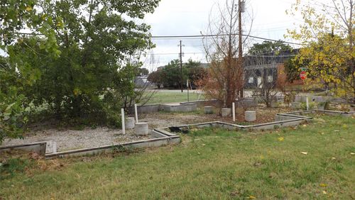 1117 Powhattan St, Dallas, TX, 75215-1049 | Card Image