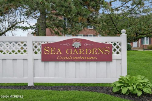 20-330 Route 35, Point Pleasant Beach, NJ, 08742-4110 | Card Image