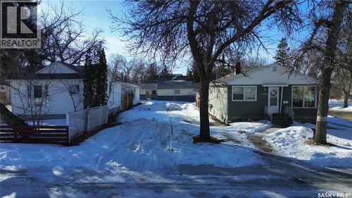 4935 8th Ave, Regina, SK, S4T0W2 | Card Image