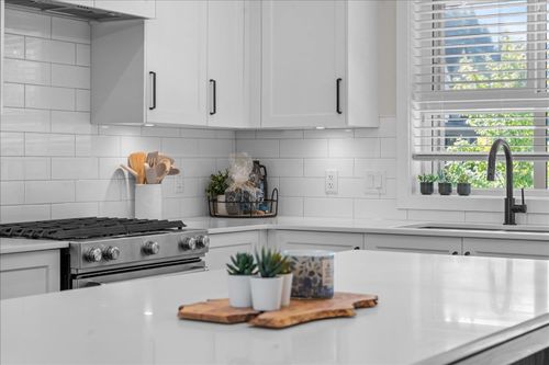 10-45500 Campus Dr, Chilliwack, BC, V2R6E9 | Card Image