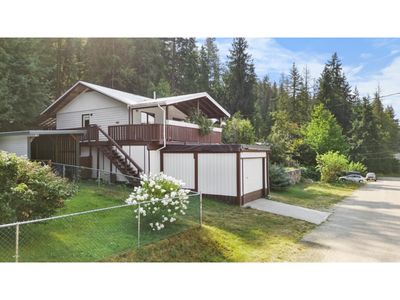 1412 Campbell Ave, House other with 4 bedrooms, 2 bathrooms and null parking in Riondel BC | Image 3