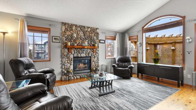 44 Bridlemeadows Common Sw, Home with 4 bedrooms, 3 bathrooms and 5 parking in Calgary AB | Image 7