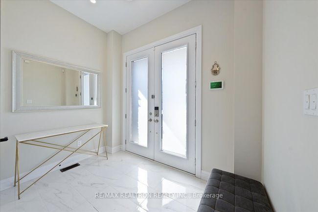 7 Maple Fields Cir, House other with 5 bedrooms, 4 bathrooms and 2 parking in Aurora ON | Image 5