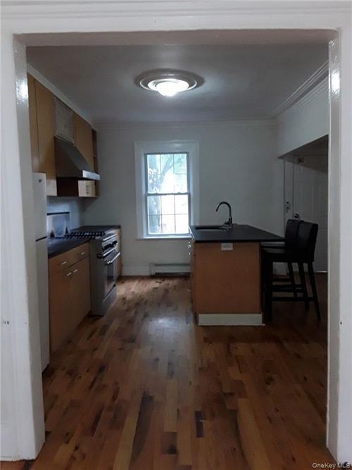 69 Lander St, Newburgh, NY, 12550-4942 | Card Image