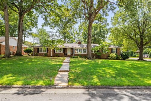 712 Pebble Dr, Greensboro, NC, 27410-4553 | Card Image