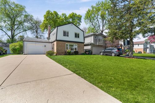 627 E Davis St, Arlington Heights, IL, 60005-2065 | Card Image