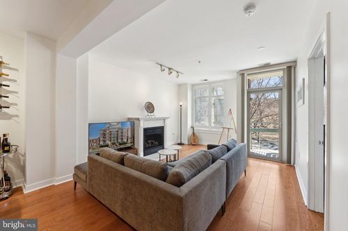 apt-205-4025 Connecticut Ave Nw, WASHINGTON, DC, 20008-1131 | Card Image