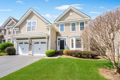 411 Vassar Pl, Fishkill, NY, 12524-4901 | Card Image