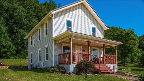 9945 Raiders Rd, Frazeysburg, OH, 43822-9305 | Card Image