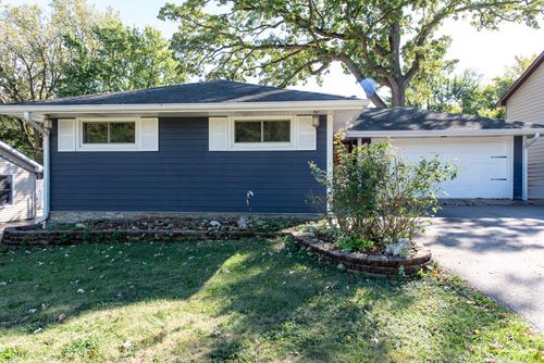 18225 W Lindenwood Dr, Grayslake, IL, 60030-2072 | Card Image