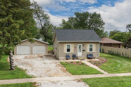 111 Maple Ave, Minonk, IL, 61760-1515 | Card Image