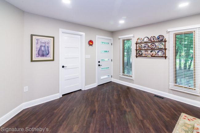 Entry | Image 9