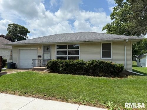 209 S Lincoln St, Washburn, IL, 61570-7557 | Card Image