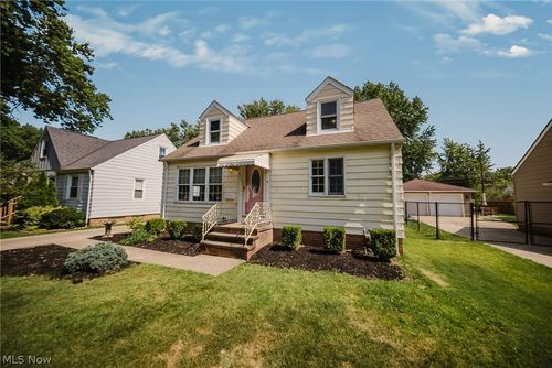 6953 Greenleaf Ave, Parma Heights, OH, 44130-3714 | Card Image