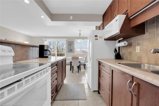 512 - 793 Colborne St, House attached with 3 bedrooms, 1 bathrooms and 2 parking in Brantford ON | Image 18