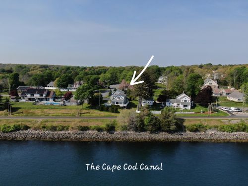 18 Gibbs Rd, Sagamore Beach, MA, 02562-2418 | Card Image