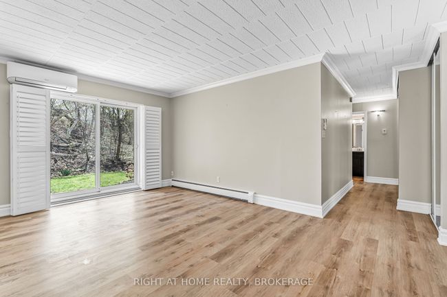 102 - 20 John St, Condo with 2 bedrooms, 1 bathrooms and 3 parking in Grimsby ON | Image 5