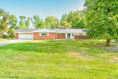 23815 E Newell Circle, Home with 3 bedrooms, 2 bathrooms and null parking in Farmington Hills MI | Image 2