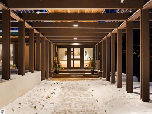 2991 Ishpeming Trl, Traverse City, MI, 49686-8540 | Card Image