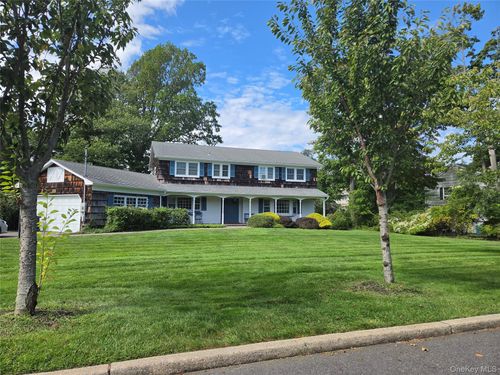 104 Benson Ave, Sayville, NY, 11782-2925 | Card Image