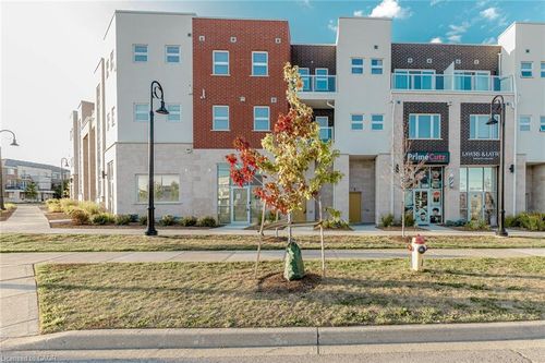3-124 Seabrook Dr, Kitchener, ON, N2R0R7 | Card Image