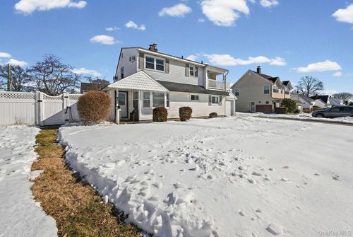 190 Meridian Rd, Levittown, NY, 11756-4228 | Card Image