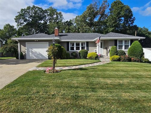 94 Coolspring Dr, Cranston, RI, 02920-3105 | Card Image