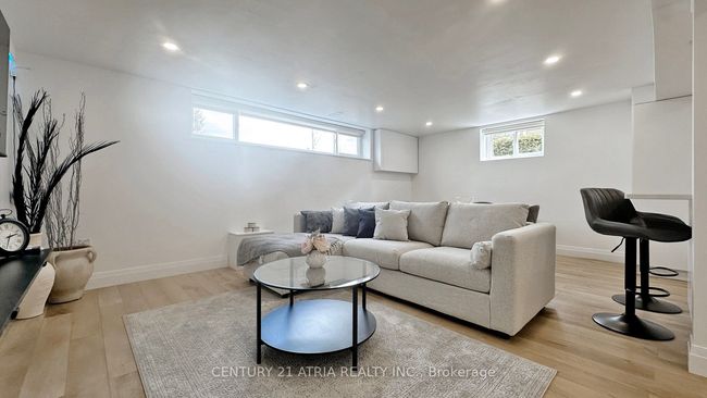24 Collins Cres, House other with 5 bedrooms, 3 bathrooms and 6 parking in Aurora ON | Image 24