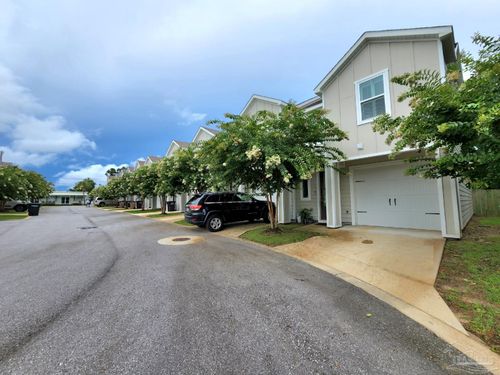 218 Junction Ave, Pensacola, FL, 32502-4755 | Card Image