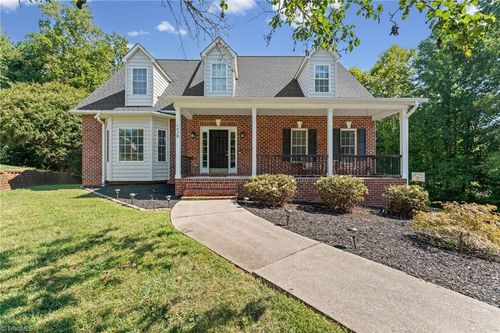 105 Meadowcrest Ct, Clemmons, NC, 27012-7364 | Card Image