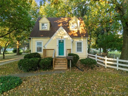 400 N Sherwood Ave, Clarksville, IN, 47129-2726 | Card Image