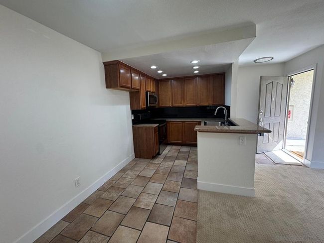 UNIT-8 - 432 Edgehill Ln, Condo with 2 bedrooms, 1 bathrooms and 1 parking in Oceanside CA | Image 5