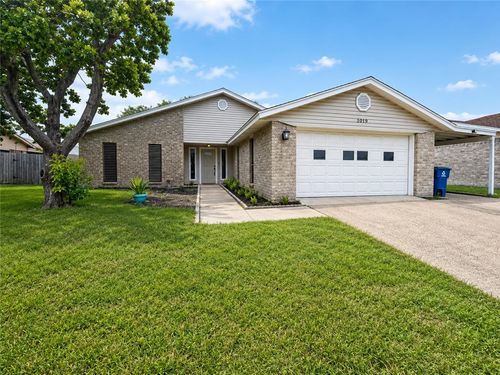 1019 Espana Dr, Portland, TX, 78374-2119 | Card Image
