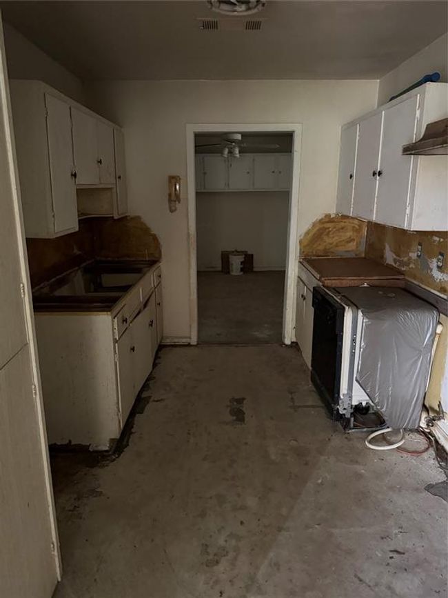 5050 Nassau Rd, House other with 3 bedrooms, 2 bathrooms and 1 parking in Houston TX | Image 4