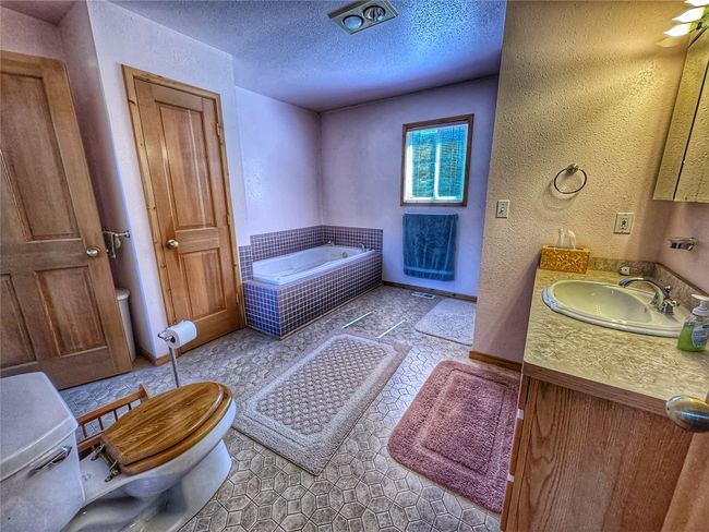 Main level bathroom | Image 24