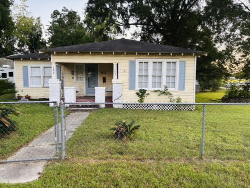 102 E Fort Worth St, Cleveland, TX, 77327-4916 | Card Image