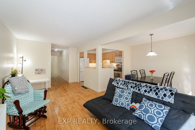 80 - 60 Hanson Rd, Condo with 4 bedrooms, 2 bathrooms and 1 parking in Mississauga ON | Image 7