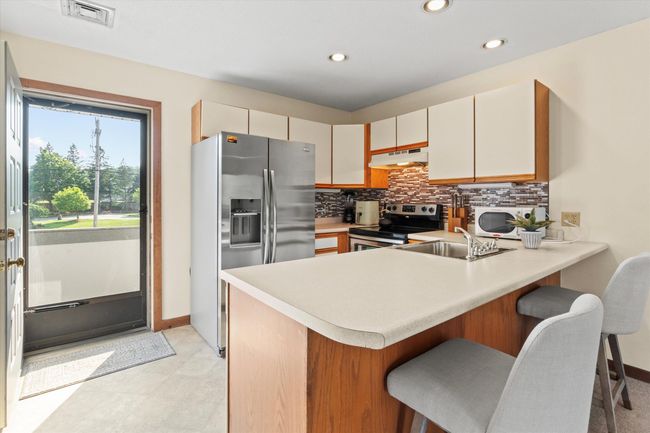 APT-5 - 33 River Front Dr, Condo with 1 bedrooms, 2 bathrooms and null parking in Manchester NH | Image 6