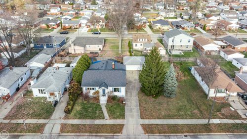 22915 E 13 Mile Rd, Saint Clair Shores, MI, 48082-1355 | Card Image