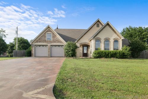 338 W 7th St, Kiowa, OK, 74553-5276 | Card Image