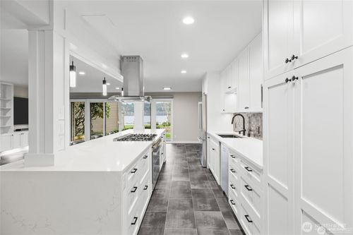 f-1-4030 W Lake Sammamish Pkwy Ne, Redmond, WA, 98052-5690 | Card Image